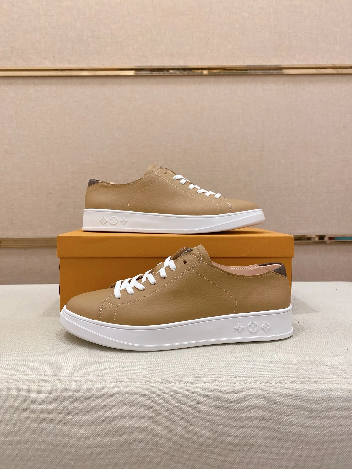 Men's shoes💰 440💰louis vuitton (Louis Vuitton/lv) top 🔍🔍 new models are on sale at the same time at the counter. The upper 🇮🇹 is imported from Italy first-layer cowhide, and the lining is fully imported sheepskin 💪💪, completely 1⃣️ to 1 ⃣️Re-engraved🇮🇹💪💪, ⚠Sole: The original sole is specially provided by the original factory, the exclusive movable molded sole is super comfortable, ⚠The original factory follows the order, 🔍🔍high quality, you can enter and exit the counter at will, welcome to compare⚠. Code number:38-44